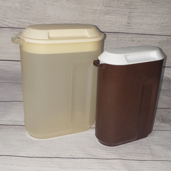 Vintage Rubbermaid Flat Thin Savin Server Pitchers 1.5 2.5 Quart Brown Almond - Picture 1 of 14
